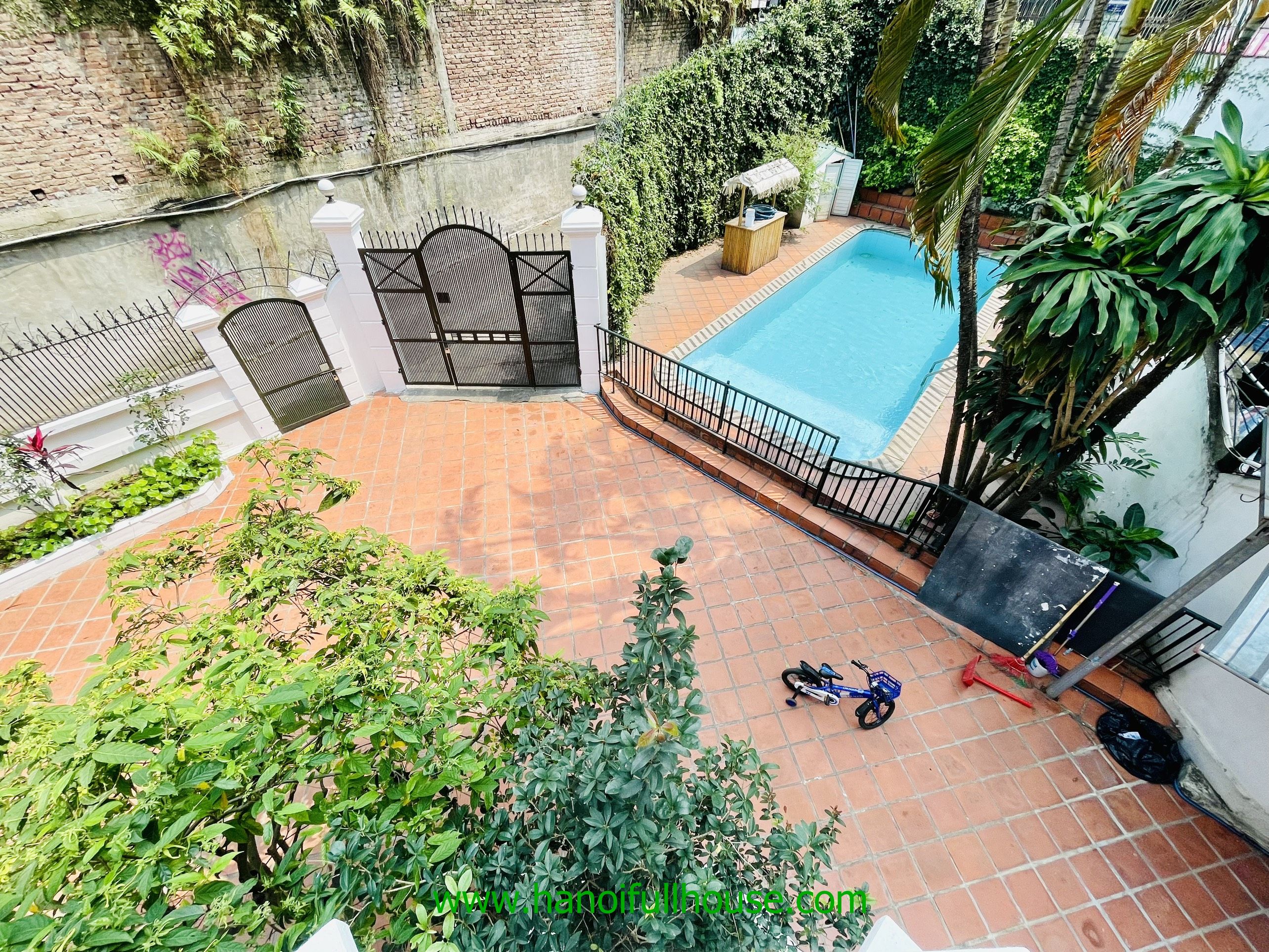 Swimming pool Villa with garden, 5 bedrooms in Tay Ho let to rent