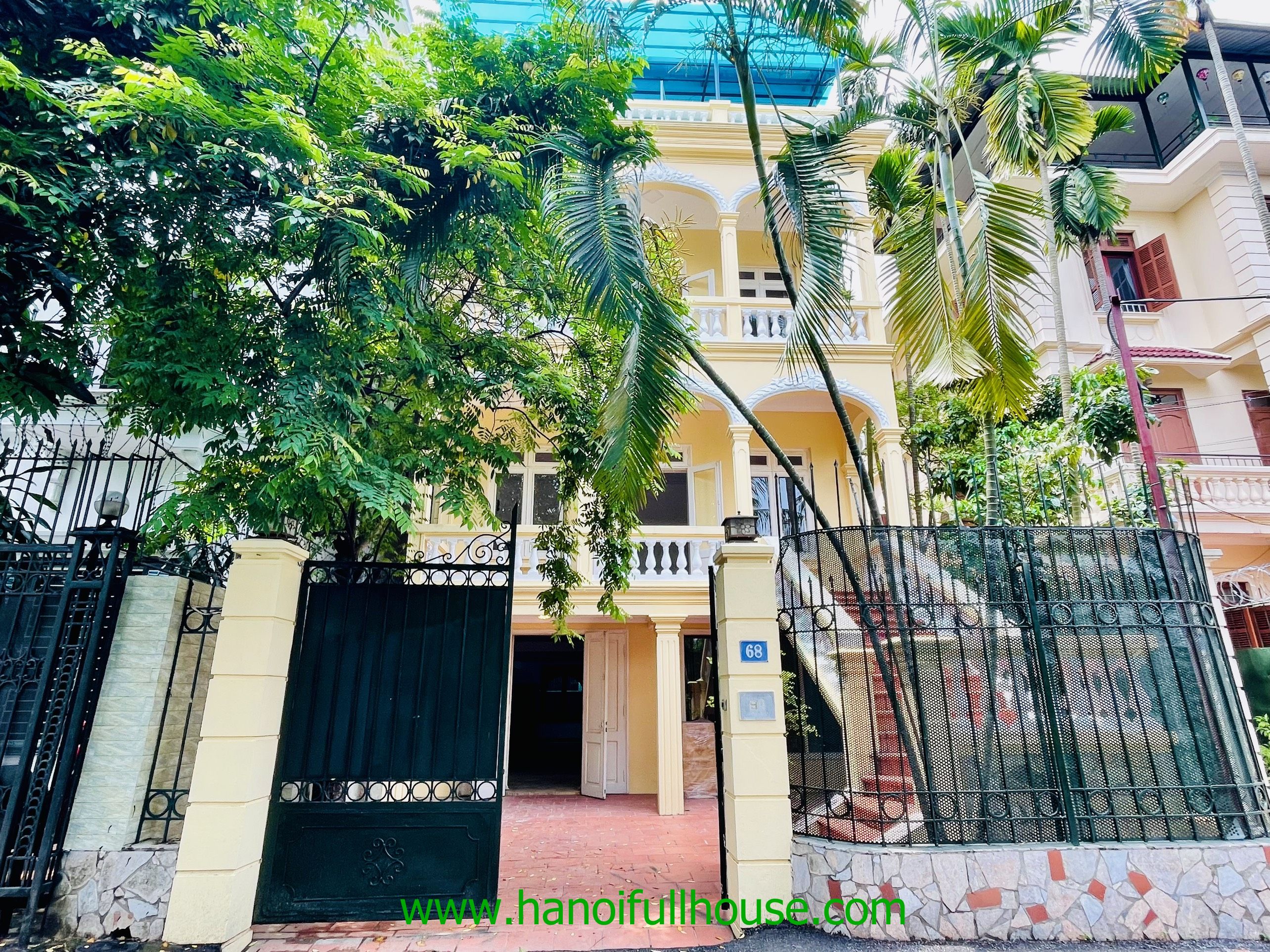 Garden house with 4 bedrooms, large basement in Tay Ho for rent